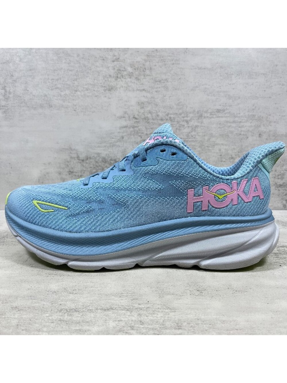 Hoka One One Clifton 9 Running Shoes - Women's Size 8.5 D Wide - Blue